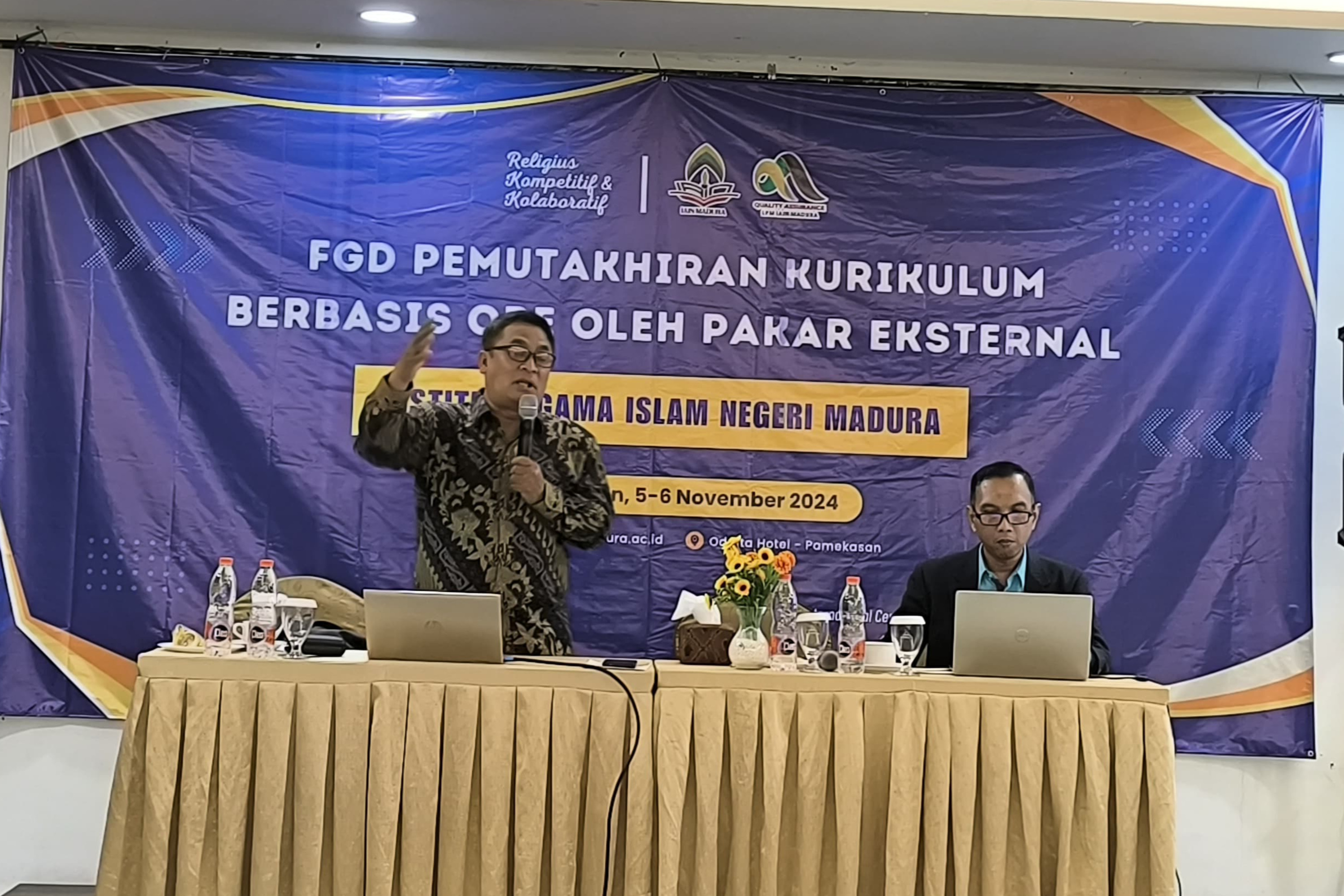 Hari kedua, Review Kurikulum OBE Oleh Pakar Eksternal